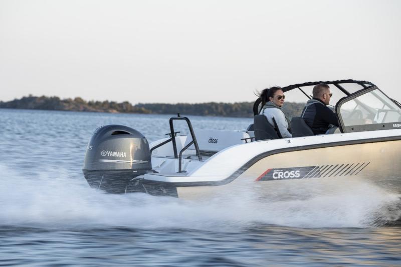 New Cross 55 BR Runbout driving with Yamaha outboard engine