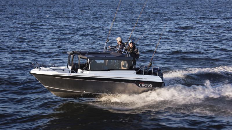 With Cross 60 Cabin several people fish at the same time